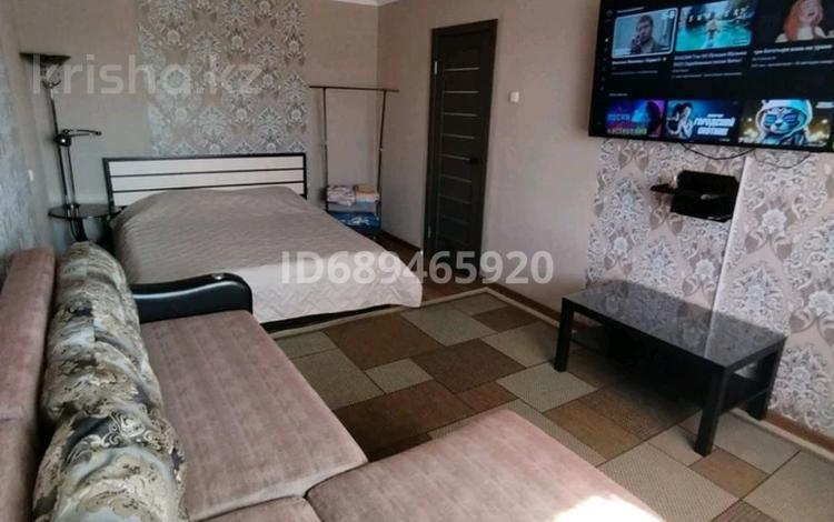 1-комнатная квартира · 45 м² · 3/5 этаж, мкр Нурсая 24 за 10 000 ₸ в Атырау — фото 2