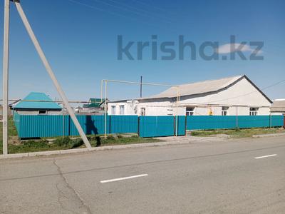 Отдельный дом · 4 комнаты · 100 м² · 8 сот., Бейбарыс Султан 52 — Магазин Раяна , остановка магазин за 16 млн 〒 в Аксае