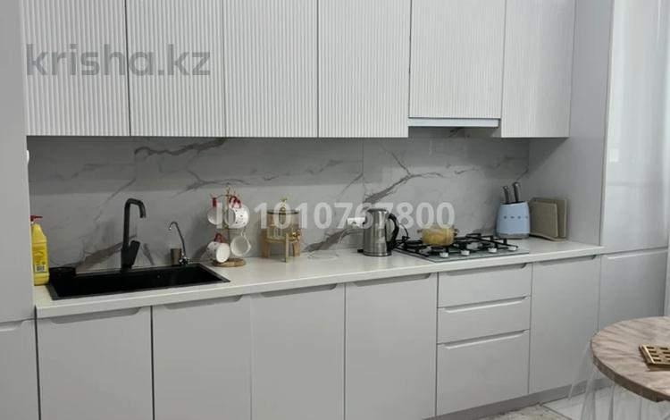 2-бөлмелі пәтер · 87.9 м² · 1/6 қабат, мкр. Алтын орда Мәңгілік ел 19 -26кв, бағасы: 38 млн ₸ в Актобе — фото 2
