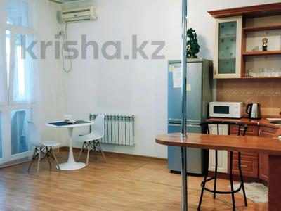 Аренда квартир посуточно в Алматы: 1-комнатная квартира · 50 м² · 18/20 этаж, мкр Самал-1, Достык 162 — Жолдасбекова за 20 000 〒 1-комнатная квартира · 50 м² · 18/20 этаж, мкр Самал-1, Достык 162 — Жолдасбекова за 20 000 〒 в Алматы, Медеуский р-н