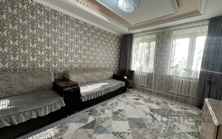3-комнатная квартира, 54.1 м², 1/2 этаж, Рыскулова за 13.5 млн 〒 в Семее — фото 2