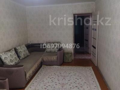 2-бөлмелі пәтер · 50 м² · 1/5 қабат · тәулік бойы, Новаторов 7/1, бағасы: 13 000 〒 в Усть-Каменогорске, Ульбинский