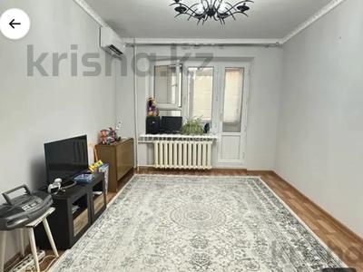 3-бөлмелі пәтер · 64 м² · 3/5 қабат, Центральный ш/а., Махамбета 87 б — Продается 3-комнатная квартира, сквозная, чистая с мебелью, 3/5, в кирпичном доме,рядом театр, набережная, НСОС, Ембимунай, школы, сады., бағасы: 18 млн ₸ в Атырау, мкр Центральный