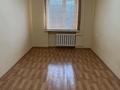 3-бөлмелі пәтер · 64 м² · 3/5 қабат, Центральный ш/а., Махамбета 87 б — Продается 3-комнатная квартира, сквозная, чистая с мебелью, 3/5, в кирпичном доме,рядом театр, набережная, НСОС, Ембимунай, школы, сады., бағасы: 18 млн ₸ в Атырау, мкр Центральный — фото 3