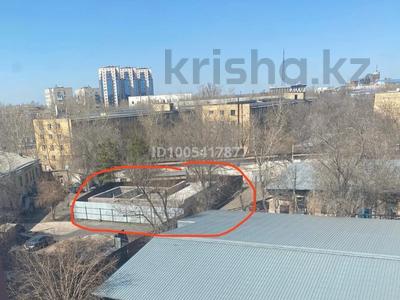 Жер телімі · 6 сотық, Ержанова 18/2, бағасы: 95 млн ₸ в Караганде, Казыбек би р-н