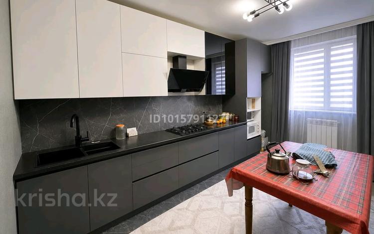 3-комнатная квартира · 110 м² · 3/5 этаж, 19-й мкр 14/2 — 19-14/2 за 29.5 млн ₸ в Актау — фото 2