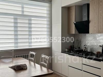 Продажа квартир в Атырауской обл.: 2-комнатная квартира · 70 м² · 5/5 этаж, мкр Самал, Мкрн Самал 60a за 26 млн 〒 2-комнатная квартира · 70 м² · 5/5 этаж, мкр Самал, Мкрн Самал 60a за 26 млн 〒 в Атырау
