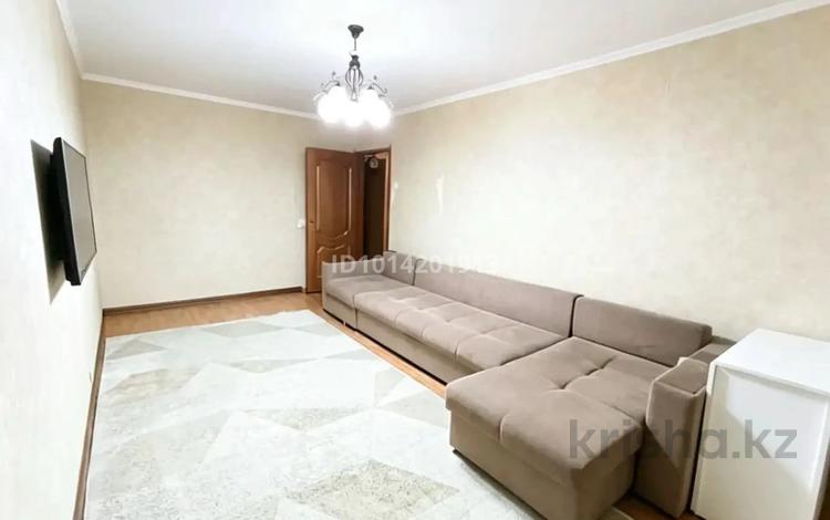 3-комнатная квартира · 62 м² · 4/5 этаж, мкр Юго-Восток, Строителей 17 — ул Строителей, дом 17 за 250 000 ₸ в Караганде, Казыбек би р-н — фото 2