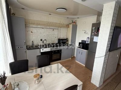 3-бөлмелі пәтер · 60 м² · 2/3 қабат, Пришахтинск, Донецкая 79, бағасы: 25 млн ₸ в Караганде, Алихана Бокейханова р-н