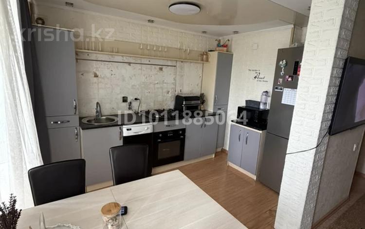 3-комнатная квартира · 60 м² · 2/3 этаж, Пришахтинск, Донецкая 79 за 25 млн ₸ в Караганде, Алихана Бокейханова р-н — фото 2