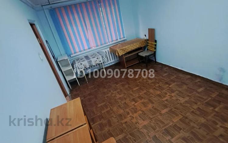 3-бөлмелі пәтер · 61.5 м² · 1/5 қабат, 3й микрорайон 6, бағасы: 7.8 млн ₸ в Абае — фото 2