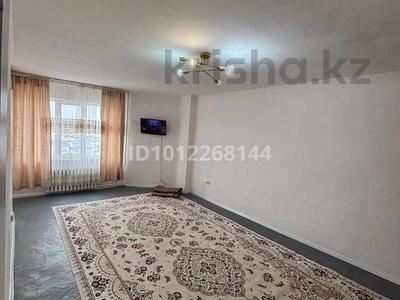 1-бөлмелі пәтер · 52 м² · 8/9 қабат, Алмагүл ш/а., Аманшина 72 — Школа Гимназия, бағасы: 130 000 ₸ в Атырау, мкр. Алмагуль