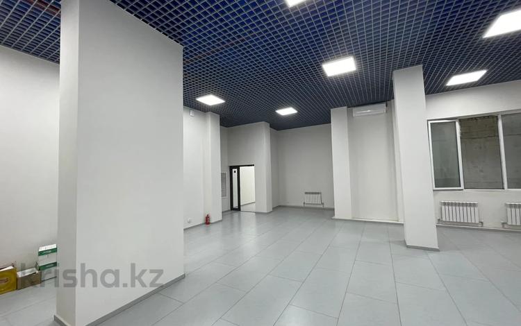 Свободное назначение, офисы, салоны красоты, медцентры и аптеки, образование, развлечения, кабинеты и рабочие места · 930 м² за 7 млн ₸ в Алматы — фото 2