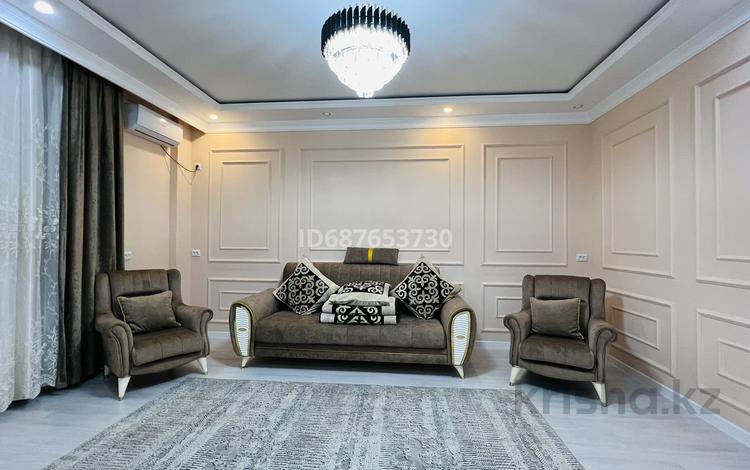 2-комнатная квартира, 80.73 м², 2/3 этаж посуточно, Батырбекова 21 за 15 000 〒 в Туркестане — фото 2