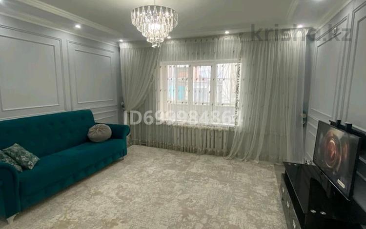3-комнатная квартира · 70 м² · 1/5 этаж, Сатпаев 10 — Ул.Сатпаев 10 возле ПетроКазакстана за 23 000 ₸ в  — фото 2