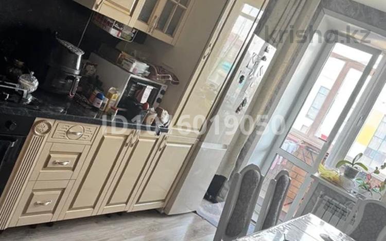4-комнатная квартира · 120 м² · 4/6 этаж, Юбилейный 22 — Район Костанай Плазы за 300 000 ₸ — фото 2