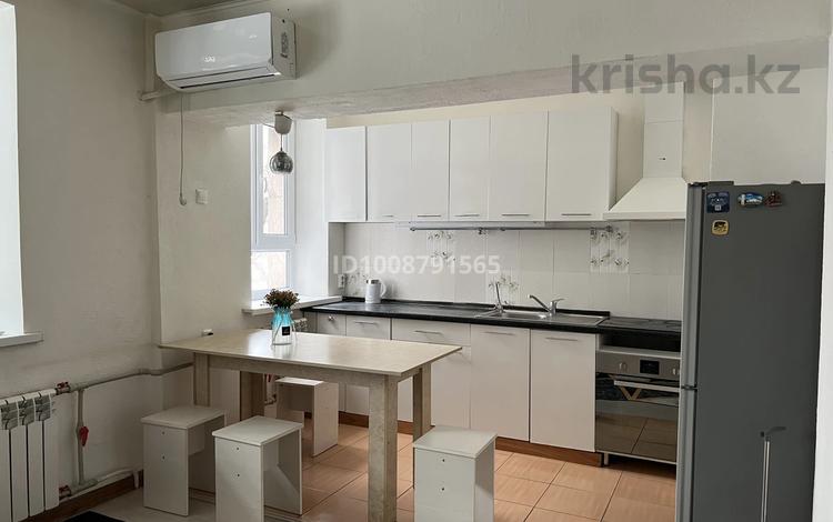 2-комнатная квартира · 44 м² · 3/3 этаж, Суюнбая — Райымбека за 300 000 〒 в Алматы, Жетысуский р-н — фото 3