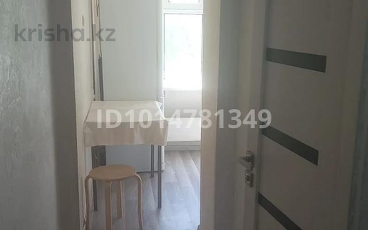 1-бөлмелі пәтер · 31 м² · 4/5 қабат, Гумарова 26 — Авангард 1 бөлмелі үй жалға беріледі. Үй таза,жылы барлық заттарымен қолайлы орталықта орналасқан. 87755946757, бағасы: 130 000 ₸ в Атырау, мкр Авангард-4 — фото 2