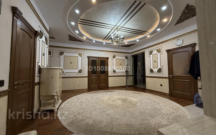5-комнатная квартира · 250 м² · 5/11 этаж, мкр Центральный, Студенческая 40а за 1.2 млн ₸ в Атырау — фото 2