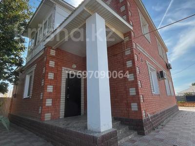 Отдельный дом · 5 комнат · 180 м² · 10 сот., мкр Кокарна, ПазылХансултанова 30 — Напротив детского сада за 38 млн 〒 в Атырау