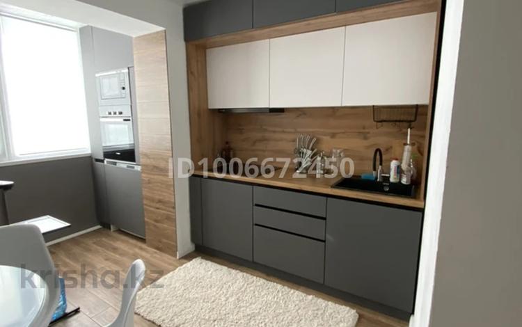 2-комнатная квартира · 60.6 м² · 1/5 этаж, 4 микрорайон 6 за 19 млн ₸ в Аксае — фото 2