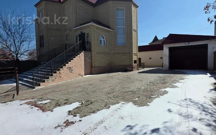 Жеке үй · 4 бөлме · 406.6 м² · 10 жүзд., Газизы Жубановой 76, бағасы: 110 млн ₸ в Атырау — фото 11