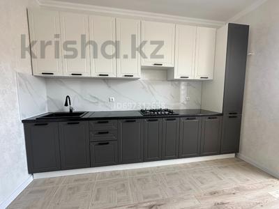 2-бөлмелі пәтер · 60 м² · 3/5 қабат, мкр. Алтын орда — В НОВОМ доме, Школа Білім Смарт и Ақбобек, бағасы: 180 000 ₸ в Актобе