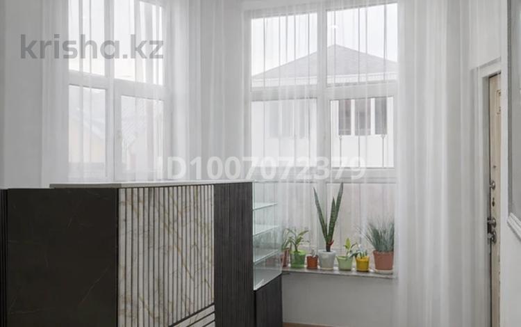 6 комнат · 400 м² · 1/3 этаж, мкр Дубок (Шабыт), Саттарханова — Жандосова Шаймерденова за 30 000 ₸ в Алматы, Ауэзовский р-н — фото 8