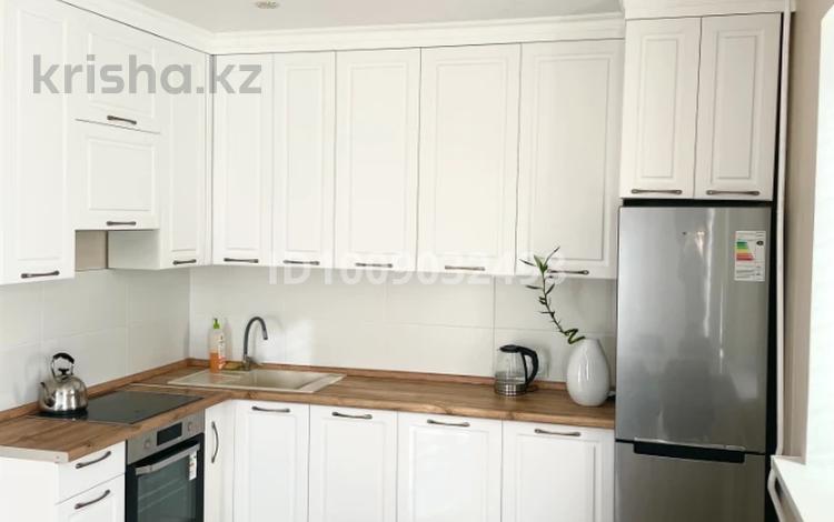 2-комнатная квартира · 55 м² · 7/14 этаж, мкр Самал-1 33 за 450 000 ₸ в Алматы, Медеуский р-н — фото 2