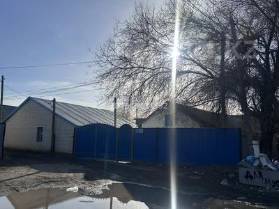 Часть дома · 4 комнаты · 68 м² · 4 сот., Бурабай 27 — Рядом 14 школа за 22 млн ₸ в Актобе, мкр. Курмыш
