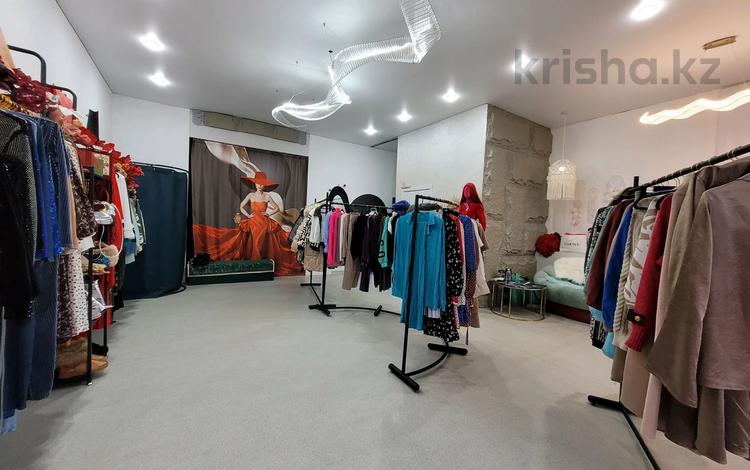 Свободное назначение, магазины и бутики • 84 м² за 45 млн 〒 в Караганде, Казыбек би р-н — фото 2