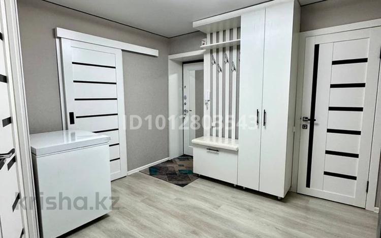 4-бөлмелі пәтер · 78 м² · 5/9 қабат, мкр Юго-Восток, Сатыбалдина 27 — Общеобразовательная школа №27, бағасы: 33 млн ₸ в Караганде, Казыбек би р-н — фото 2