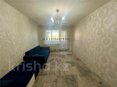 3-комнатная квартира · 63 м² · 2/5 этаж, Майкудук, 15й микрорайон Майкудук за 13.5 млн ₸ в Караганде, Алихана Бокейханова р-н