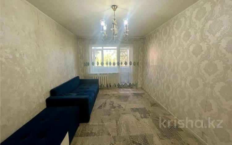3-комнатная квартира · 63 м² · 2/5 этаж, Майкудук, 15й микрорайон Майкудук за 13.5 млн ₸ в Караганде, Алихана Бокейханова р-н — фото 2