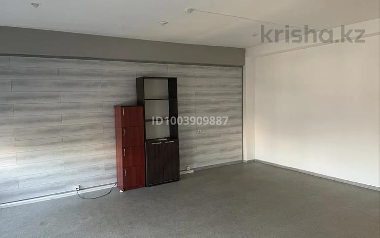 Свободное назначение, офисы, кабинеты и рабочие места, студии · 37 м² за 240 500 ₸ в Алматы — фото 9