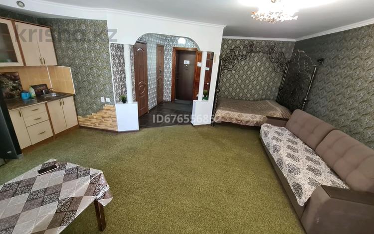 1-комнатная квартира, 32 м² посуточно, Дулатова — Козбагарова за 15 000 〒 в Семее — фото 5