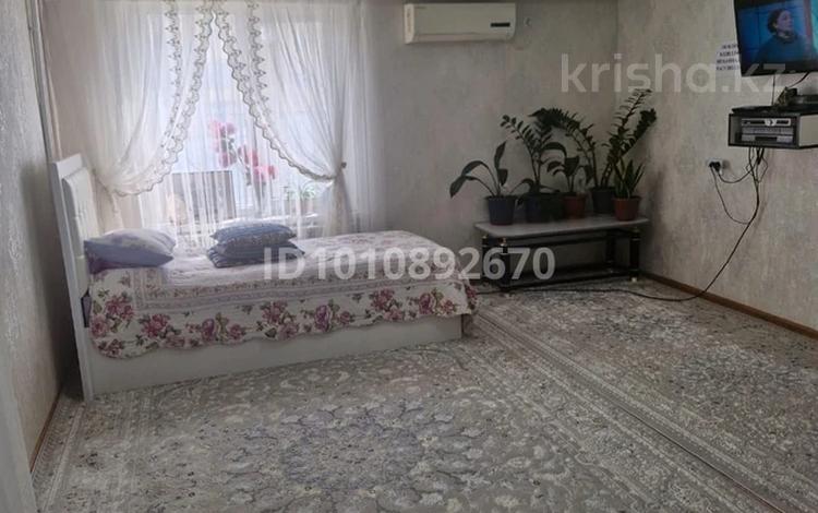 1-бөлмелі пәтер · 48 м² · 2/12 қабат, Кабанбай батыра 10, бағасы: 20 млн ₸ в Шымкенте, Аль-Фарабийский р-н — фото 2
