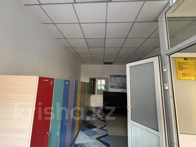 Свободное назначение, офисы, магазины и бутики, салоны красоты, медцентры и аптеки, образование, конференц-залы, кабинеты и рабочие места, студии · 484.9 м² за 111 111 〒 в Астане, р-н Байконур