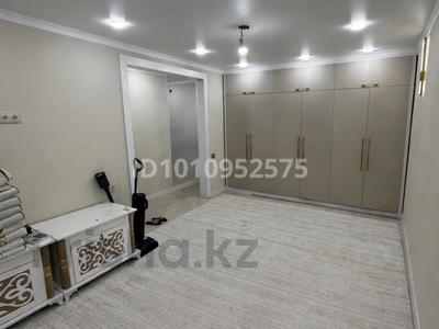 1-комнатная квартира · 30.4 м² · 4/5 этаж, Алашахана 19 — Отличное расположение — центр города, рядом есть всё необходимое: рынок «Базет», школа №4, Центр цветов Романтик и другие объекты инфраструктуры. за 11 млн ₸ в Жезказгане