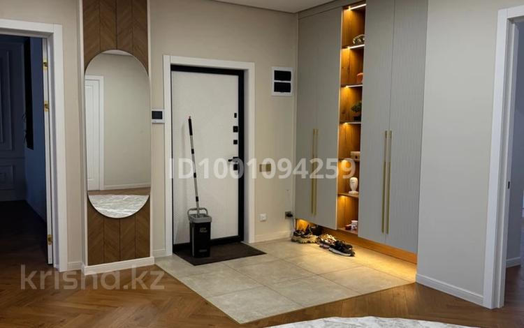 4-комнатная квартира · 174 м² · 4/9 этаж, Самал 82/4 — Коняхина за 62 млн 〒 в Уральске — фото 2