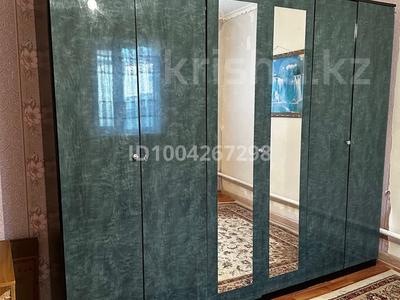 Отдельный дом · 3 комнаты · 100 м², Амандосова за 120 000 ₸ в Атырау, мкр Ак депо