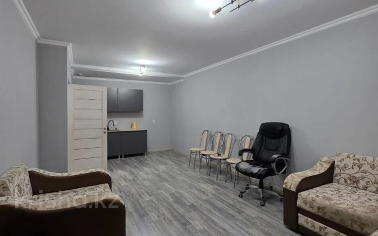 1-комнатная квартира · 45.3 м² · 1/9 этаж, мкр Нурсая, Абулхаир хана 70 за 22.5 млн ₸ в Атырау — фото 11