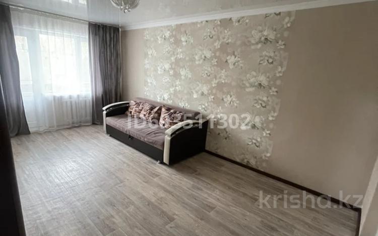 2-комнатная квартира, 50 м², 3/5 этаж помесячно, Мухаметжанова 30 за 130 000 〒 в Балхаше — фото 2
