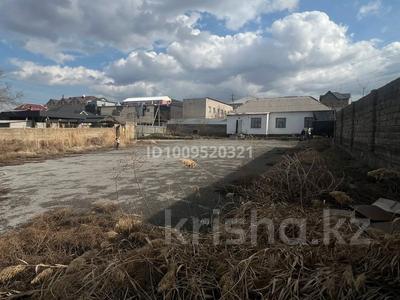 Участок · 8 соток, мкр Малый Самал, Райымбек Абсеитов — Пересечение ул. Казиева и Райымбека Абсеитова за 70 млн 〒 в Шымкенте, Туран р-н