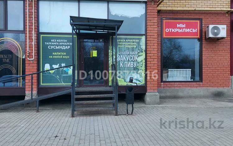 Офисы, магазины и бутики, медцентры и аптеки, образование, конференц-залы, кабинеты и рабочие места, студии · 106 м² за 450 000 ₸ в Уральске — фото 2