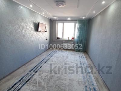 3-бөлмелі пәтер · 66 м² · 2/5 қабат, Курмангазы 104, бағасы: 30 000 ₸ в Уральске, мкр Школьник