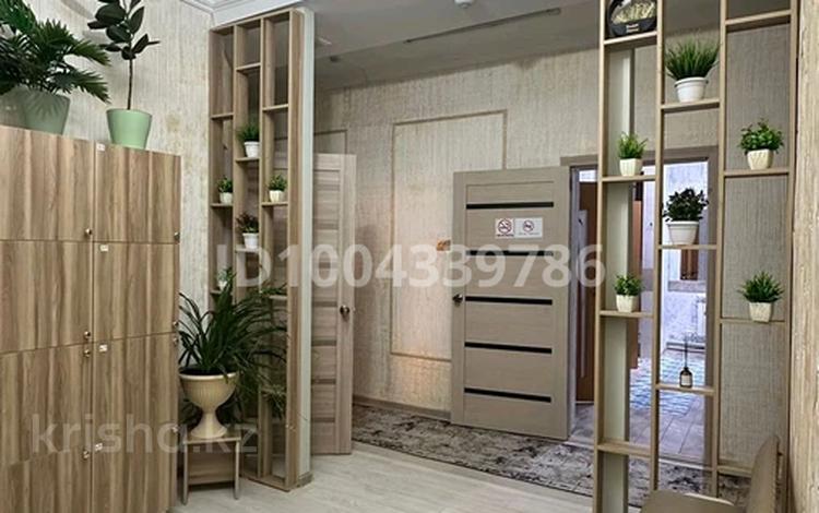 Дом · 5 комнат · 120 м², мкр Центральный, Махамбета Утемисова 70а за 20 000 ₸ в Атырау — фото 2