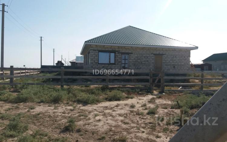 Отдельный дом · 4 комнаты · 180 м² · 8 сот., мкр Атырау-2, Жанаталап 14 ул. — 14 ул. угол Сембай Есенгалиев за 16 млн 〒 в мкр	Атырау-2 — фото 2