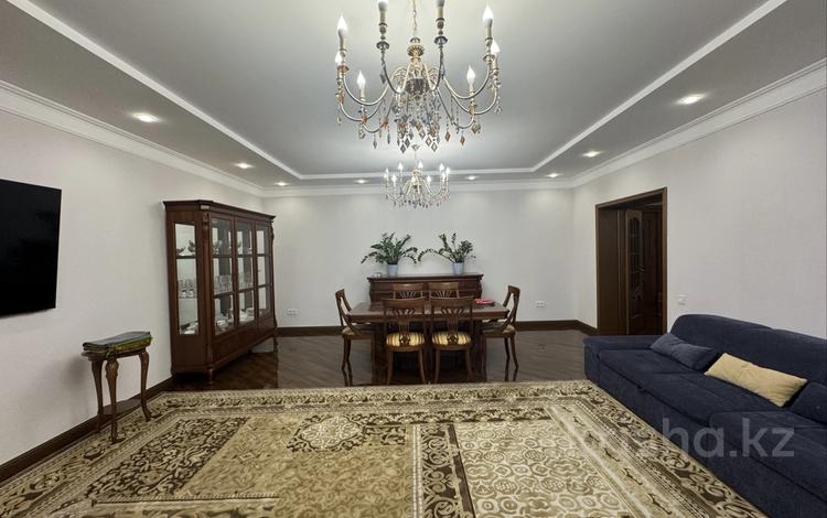 5-комнатная квартира · 223.8 м² · 2/5 этаж, Козбагарова 42 за 139 млн ₸ в Семее — фото 91