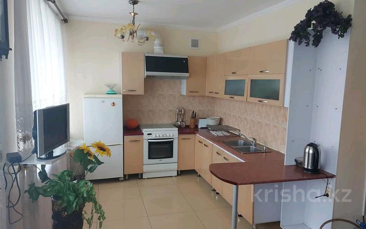 3-комнатная квартира · 104 м² · 2/2 этаж, Интернациональная за 45 млн 〒 в Щучинске — фото 2